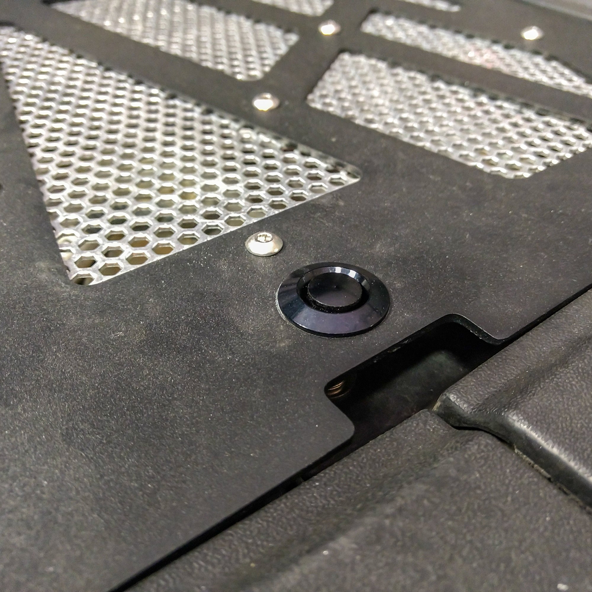 DRT rzr xp 1000 vented engine cover close up