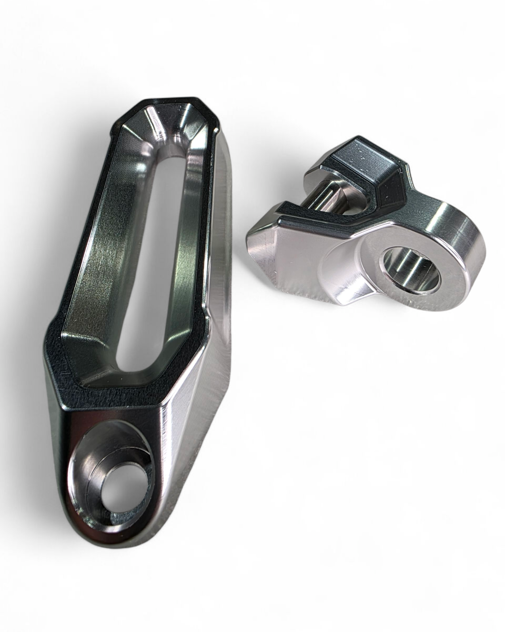 Synthetic rope routing through EOD clear fairlead
