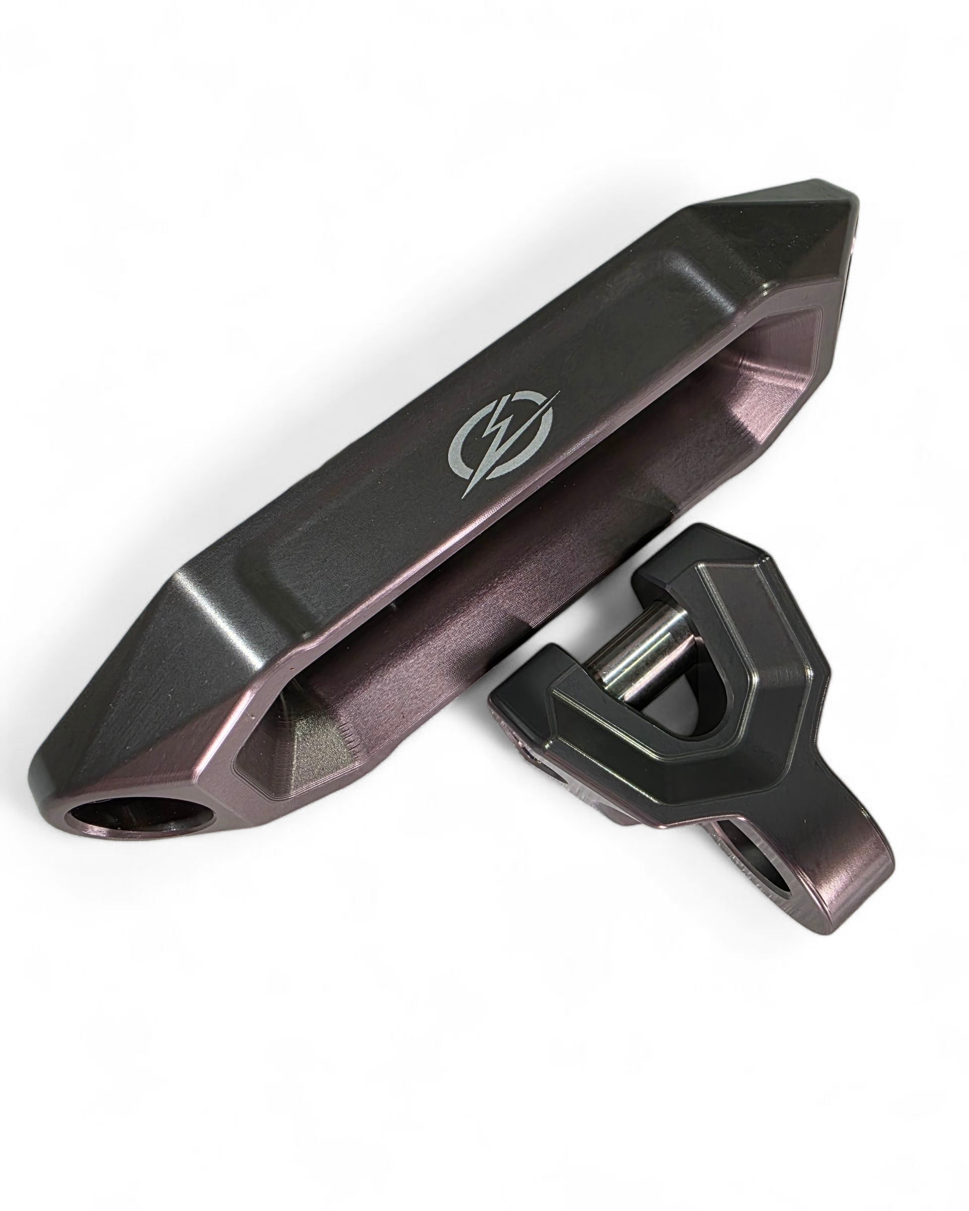 8. Front view of EOD winch fairlead showing full mounting plate in gunmetal